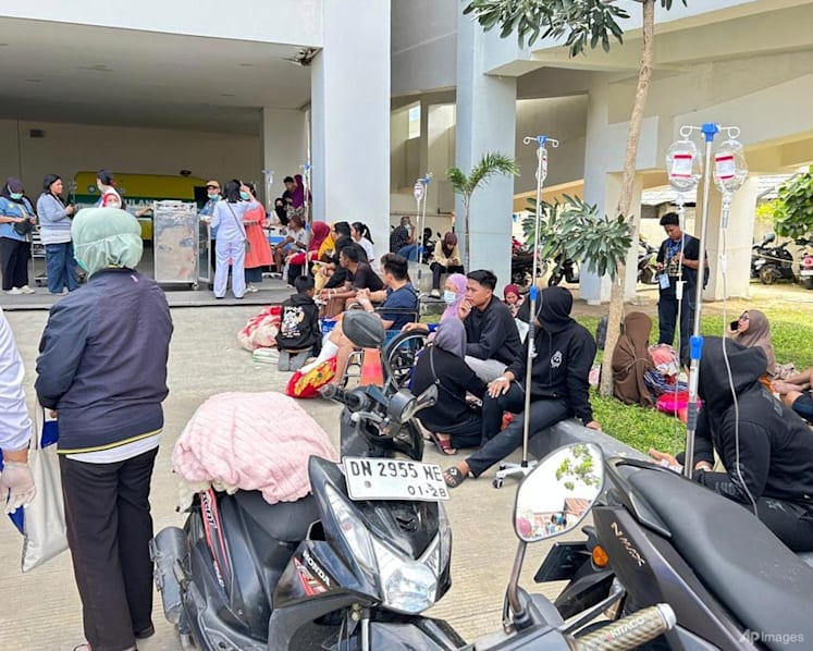 6.7 magnitude earthquake shakes part of Indonesia, causing scattered damage