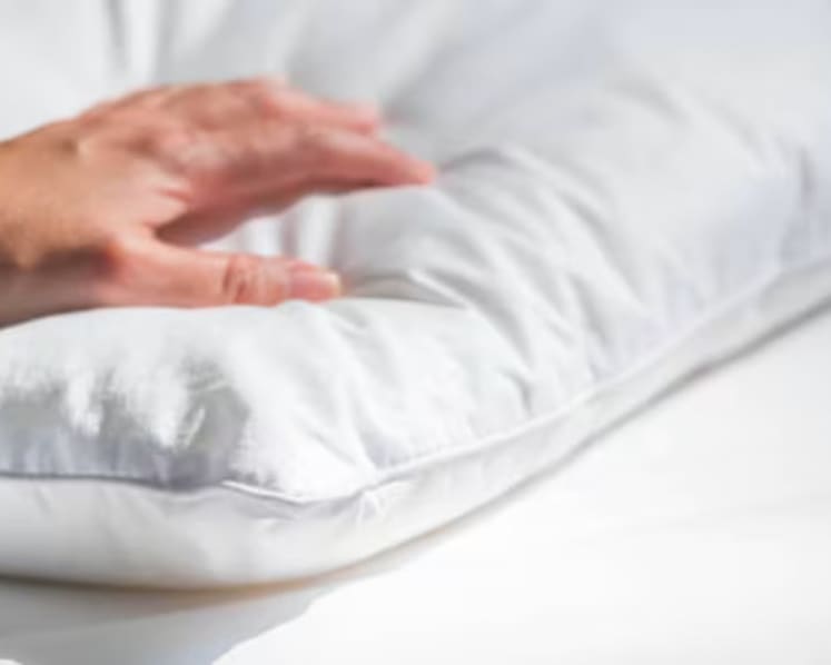 Pria Singapura didakwa coba bunuh ibunya dengan bantal 