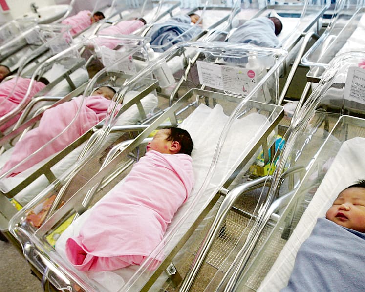 Dads, unwed mums to get extended leave benefits