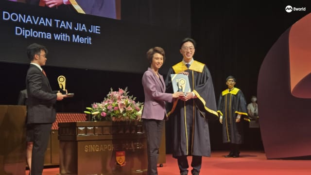 新加坡理工学院迎来首批163名副修课程毕业生