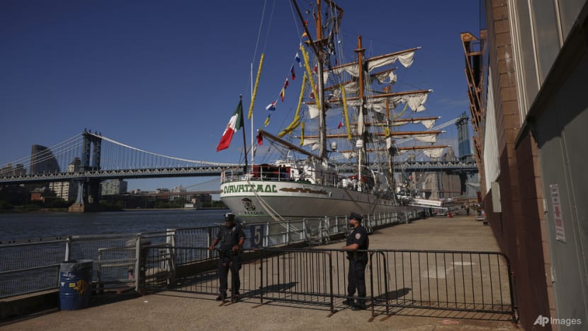 US probes Mexican ship's deadly collision with New York's Brooklyn Bridge US probes Mexican ship's deadly collision with New York's Brooklyn Bridge
