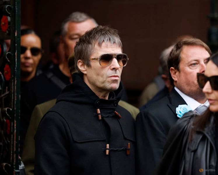 Ricky Hatton's funeral draws thousands in Manchester tribute
