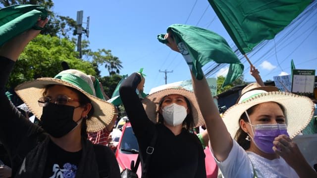 被指违法堕胎 萨尔瓦多妇女流产反被判监30年