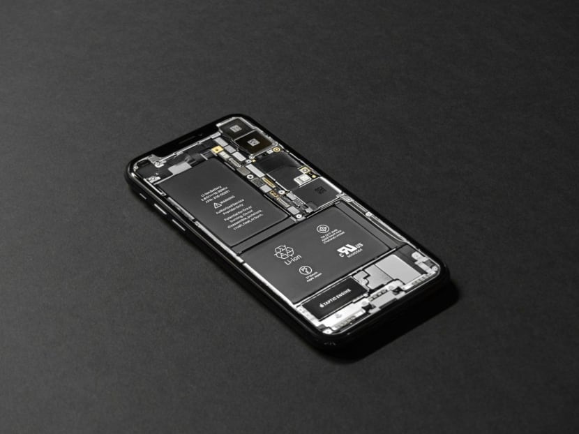Smartphone makers charge ahead to make better batteries Smartphone makers charge ahead to make better batteries