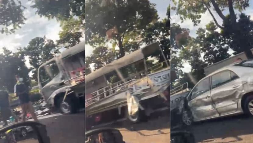 10 mangsa dibawa ke CGH susuli kemalangan berantai di PIE 10 mangsa dibawa ke CGH susuli kemalangan berantai di PIE