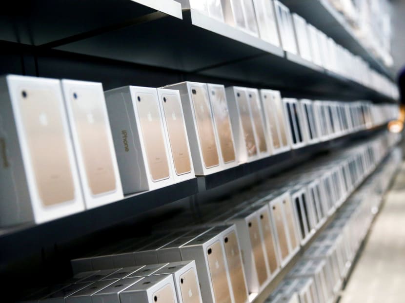 Apple's new iPhone 7 smartphones in an Apple store. Photo: Reuters