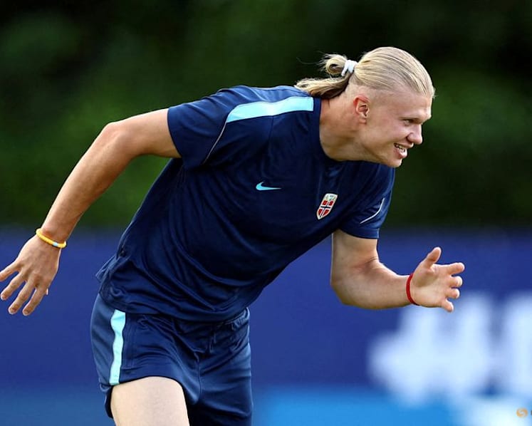 Let's give the ball to Haaland, Norway coach says