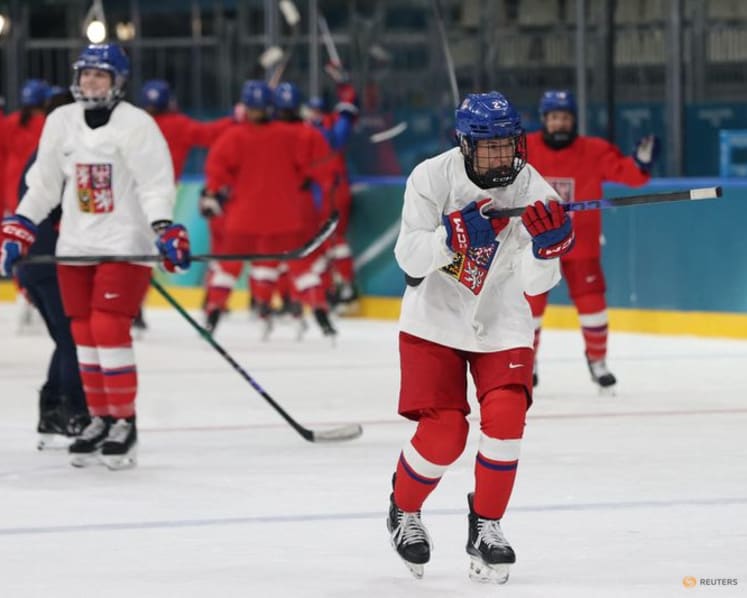 Ice hockey-Czech women to create chaos in bid for first medal