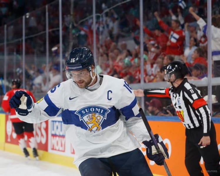 Ice Hockey-Feisty Finland beat Canada to make world championship final