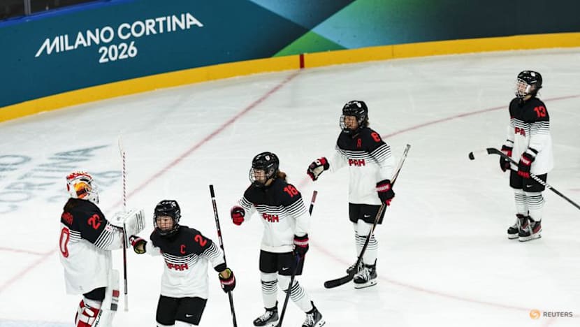Ice hockey-Switzerland overcome Czechs in thrilling shootout, Japan score late to beat France