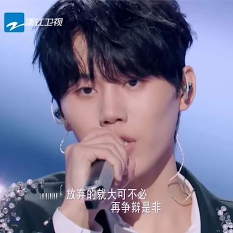神秘6年首次曝光!《嚣张》原唱者惊艳亮相,坦言多年“容貌焦虑”,网友震撼:颜值逆天,堪比出道艺人!