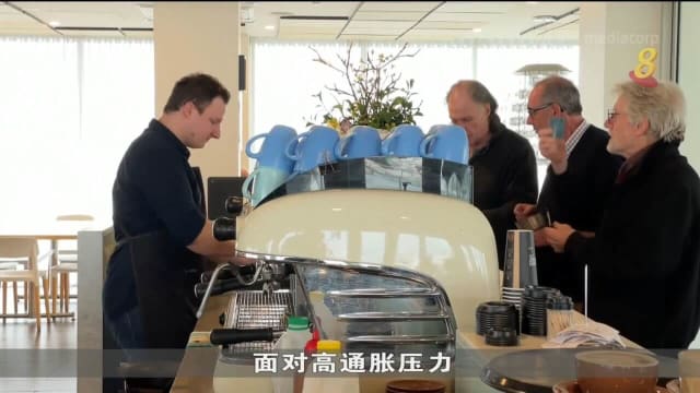 为应对人手短缺 澳洲餐厅招聘退休人士重返职场