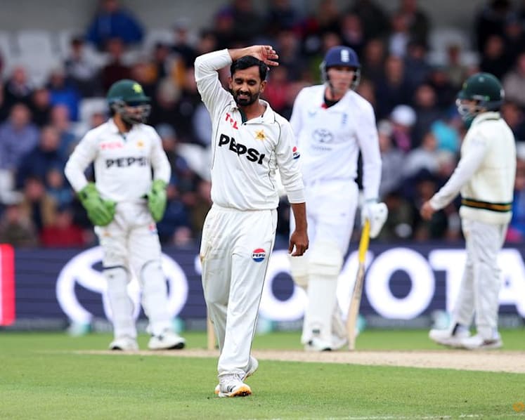 Pakistan replace coach Sarfaraz and seven players ahead of third England test