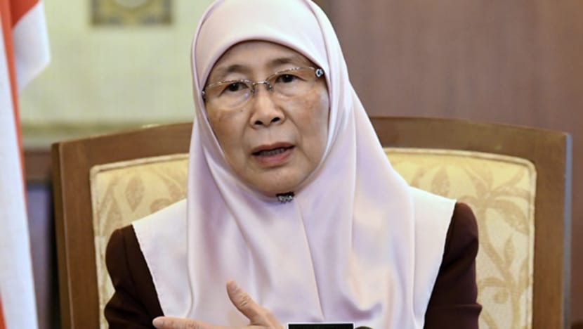 Hentikan jualan gula-gula 'Ghost Smoke' segera: Dr Wan Azizah Hentikan jualan gula-gula 'Ghost Smoke' segera: Dr Wan Azizah