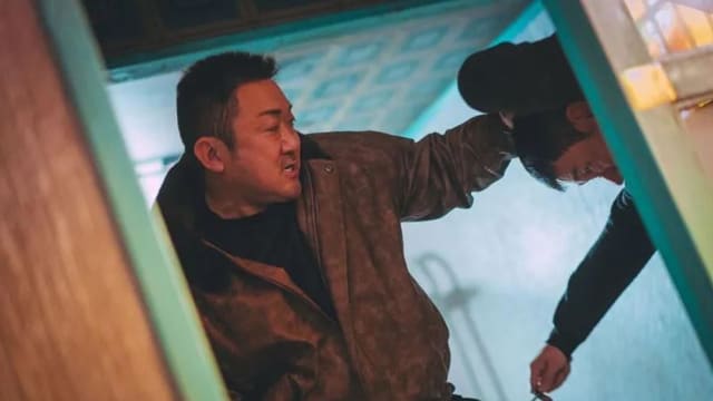 “The Roundup: Punishment”　马东石重拳到肉，金武烈暴力成瘾