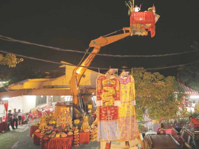 Chan prays to the Jade Emperor from the skylift outside his home at Taman Seri Tasek in Ipoh on Feb 4, 2017. Photo: Marcus Pheong via Malay Mail Online