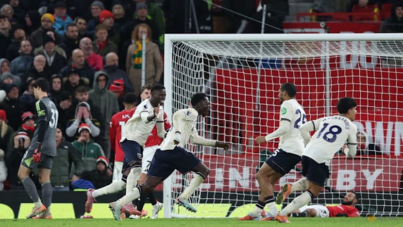 Man United held to 1-1 draw at home by struggling West Ham