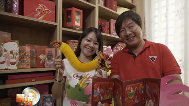 晨光|玩物壮志：红包封收藏夫妻档 藏品过6万张
