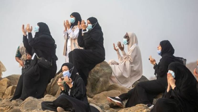 Jemaah haji berangkat dari Arafah ke Muzdalifah Jemaah haji berangkat dari Arafah ke Muzdalifah