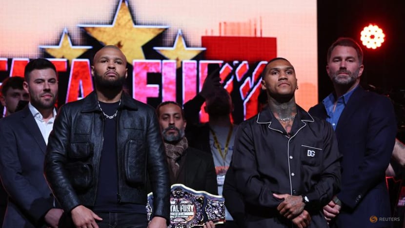 Eubank Jr slaps Benn with egg in press conference Eubank Jr slaps Benn with egg in press conference