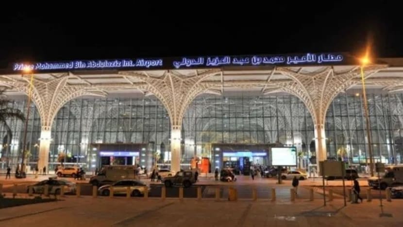 Jemaah umrah Indonesia diselamatkan di lapangan terbang Madinah setelah kena serangan jantung