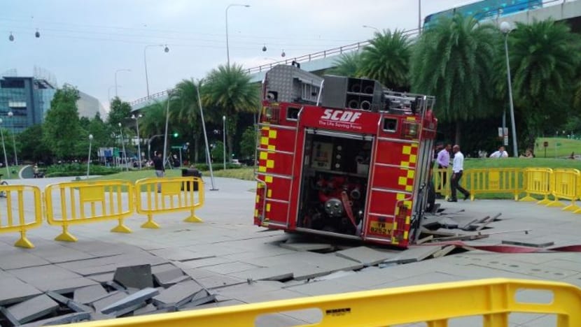 SCDF fire engine stuck at VivoCity