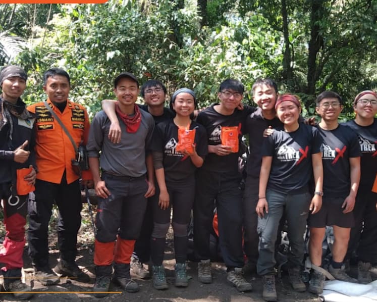 7 Singaporean hikers rescued from Indonesia’s Mount Raung after forest fires
