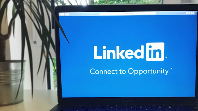 世界杯都靠LinkedIn捞人了，你还只会按Easy Apply？