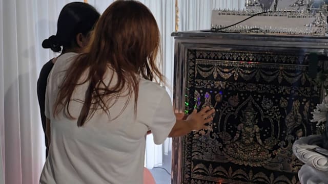 称阳光直射视线受阻 泰国女教师撞死六岁女童 