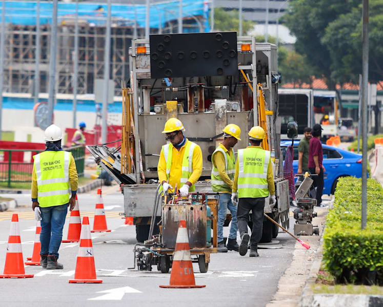 Mandatory hourly breaks for some outdoor workers when weather gets too hot: MOM