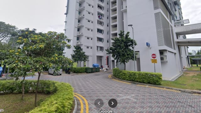 危站组屋高层外墙数小时 男子获救后被捕