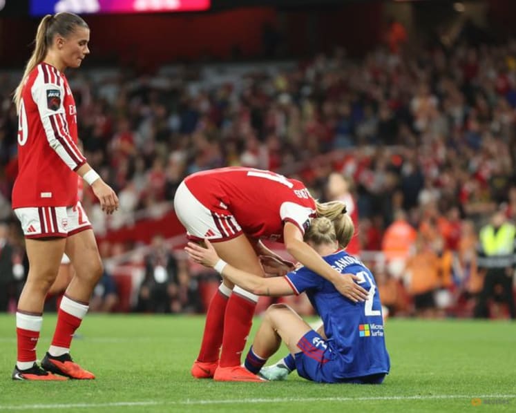 Holmberg's stoppage-time goal rescues Arsenal draw at Man United in WSL