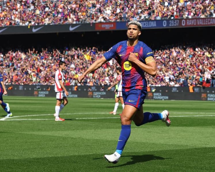 Liverpool bolster injury-hit defence with loan signing of Barca's Araujo