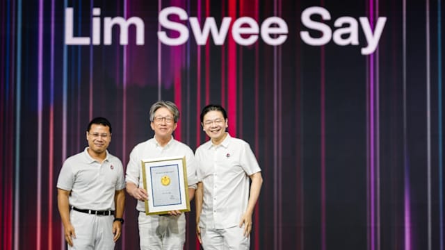 林瑞生获颁人民行动党功绩奖章