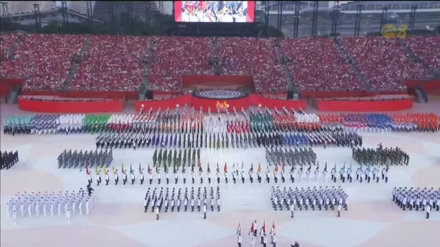国庆庆典现场高潮迭起 约2万7000名观众齐聚欢庆