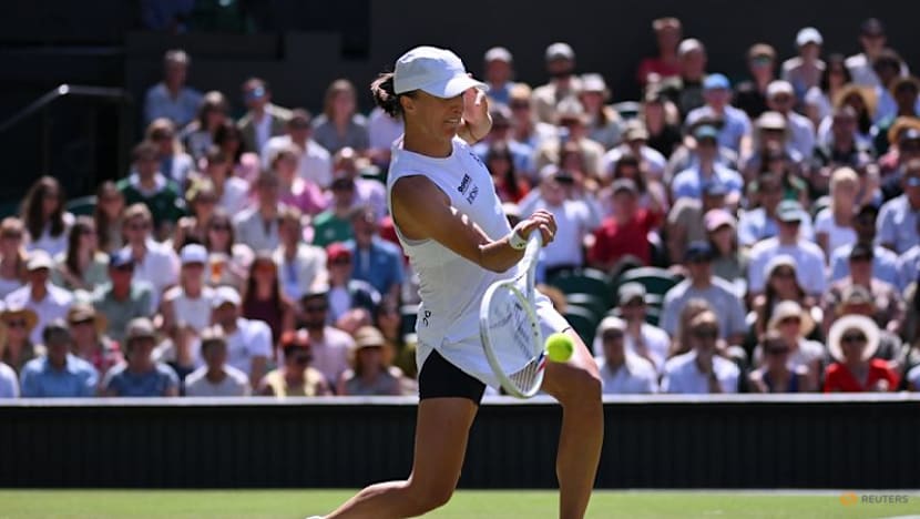 Swiatek tames powerful Pliskova to reach Wimbledon round three