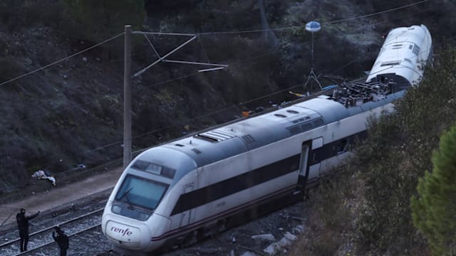 西班牙高速列车出轨事故死亡人数增至39人 伤者达123人
