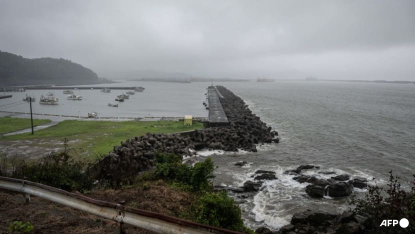 Japan cancels flights and trains as Typhoon Ampil approaches Japan cancels flights and trains as Typhoon Ampil approaches