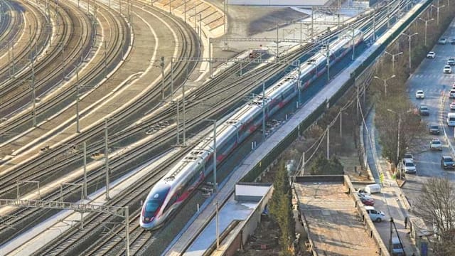 西安至延安高铁开通运营 中国高铁里程突破5万公里