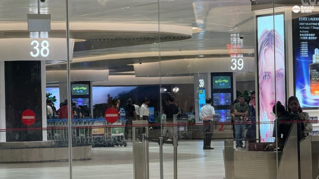 黄总理对部分SQ321乘客机组人员抵新 感到欣慰