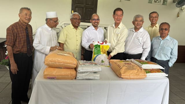 迎接斋戒月 佛教居士林捐赠3万公斤白米给巴亚维回教堂