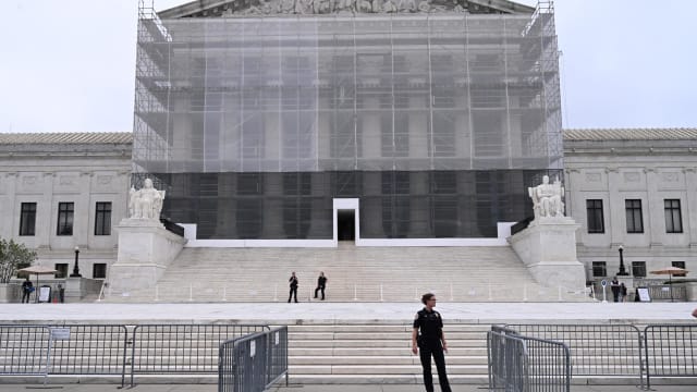 美国最高法院解除禁令 允许特朗普政府推进联邦机构大规模裁员