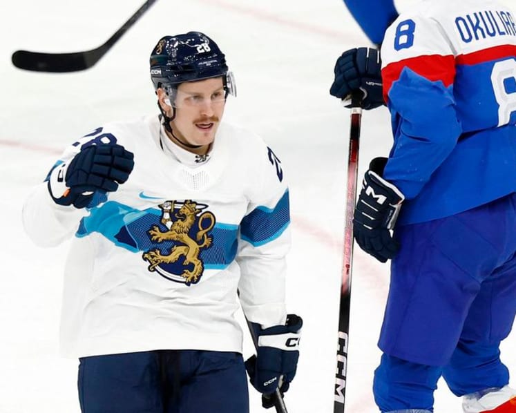 Ice hockey-Finland thump Slovakia to win men's bronze