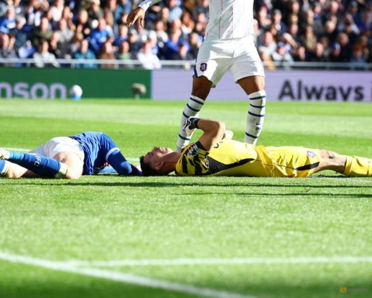 Chelsea's Martinez suffered concussion after collision at Everton, says Alonso