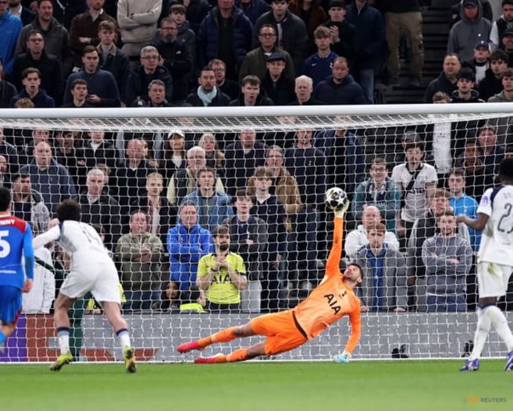 Tottenham keeper Vicario to undergo hernia surgery next week