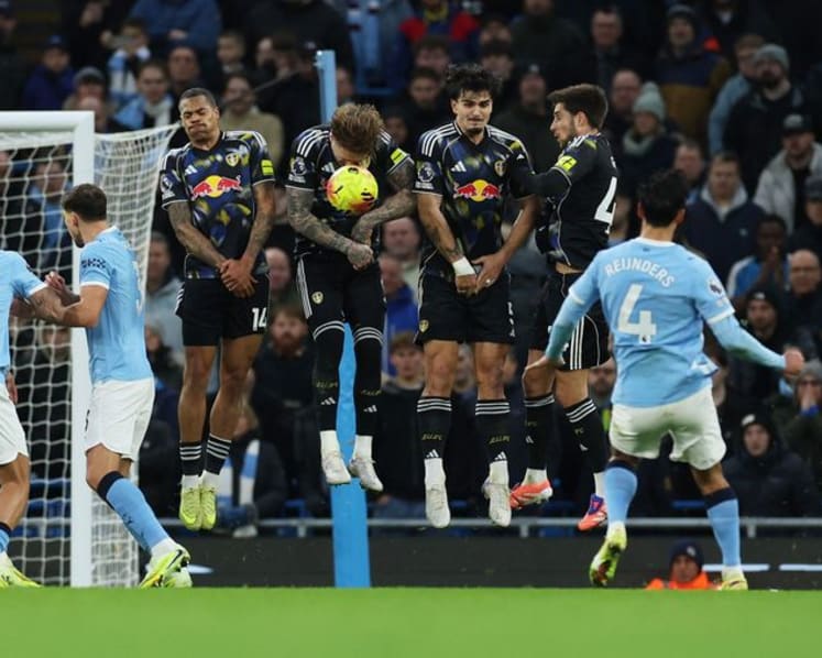 Foden double helps Manchester City secure thrilling win over Leeds