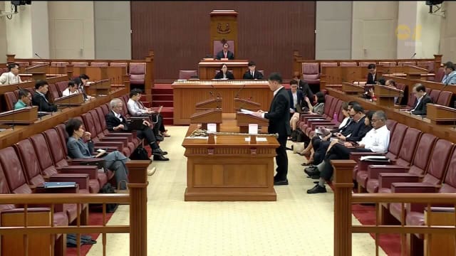 多名议员参与重大投资审阅法案辩论