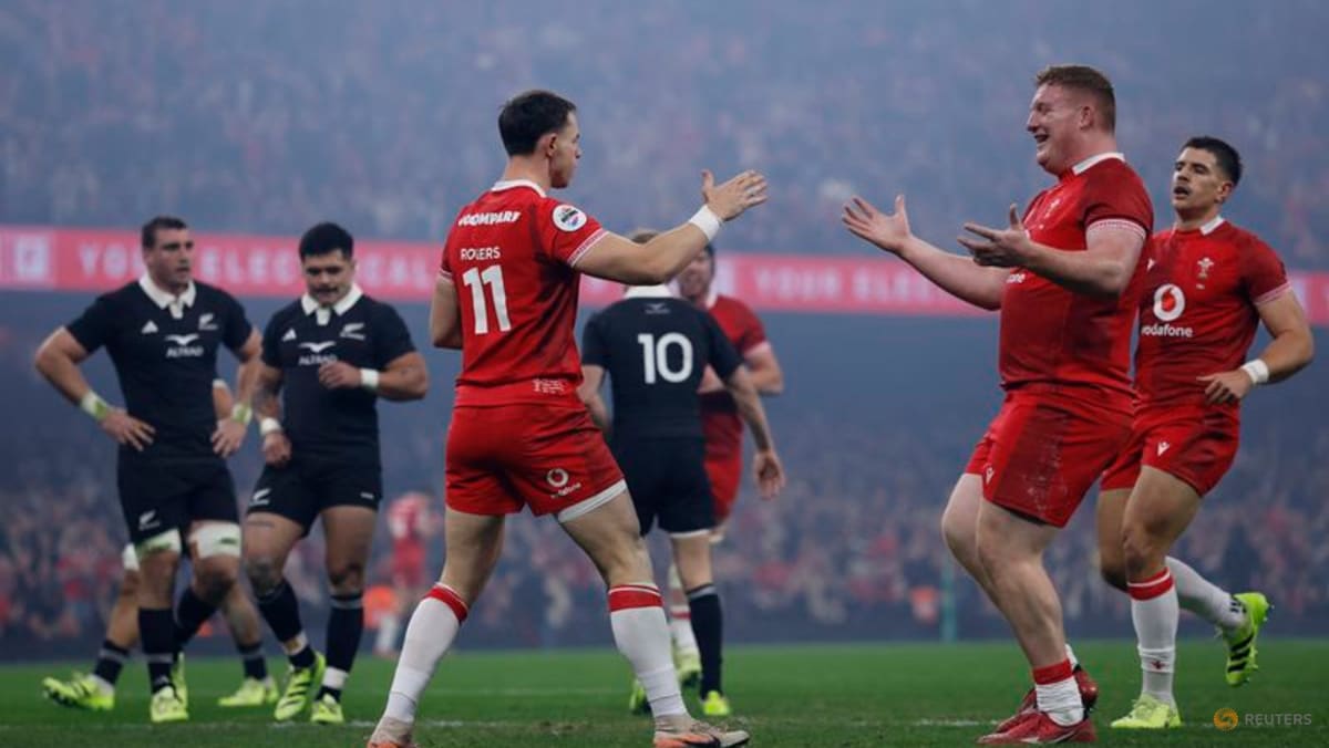 Rogers hat-trick in vain as New Zealand crush Wales 52-26