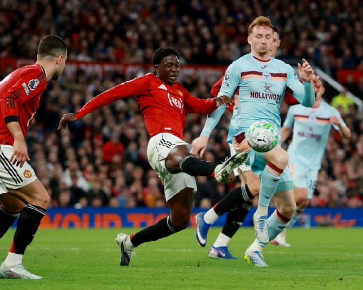 Mainoo signs new Man United deal until 2031