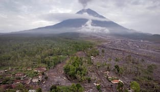 Gunung Semeru meletus 7 kali, abu cecah 1,000 meter